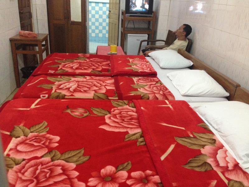 Everest Hotel Янгон Экстерьер фото
