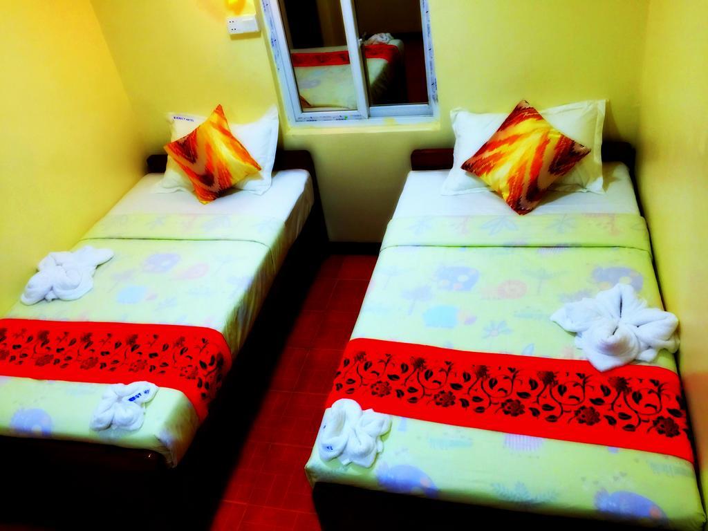 Everest Hotel Янгон Экстерьер фото