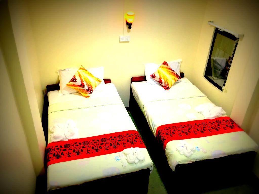 Everest Hotel Янгон Экстерьер фото