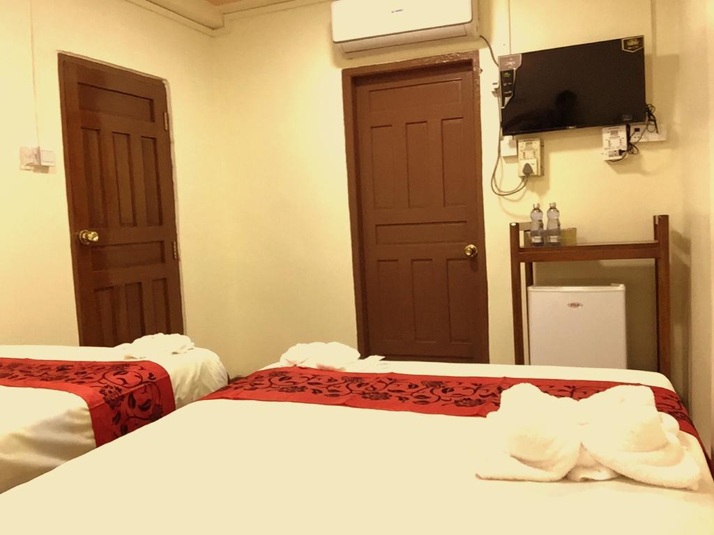 Everest Hotel Янгон Экстерьер фото