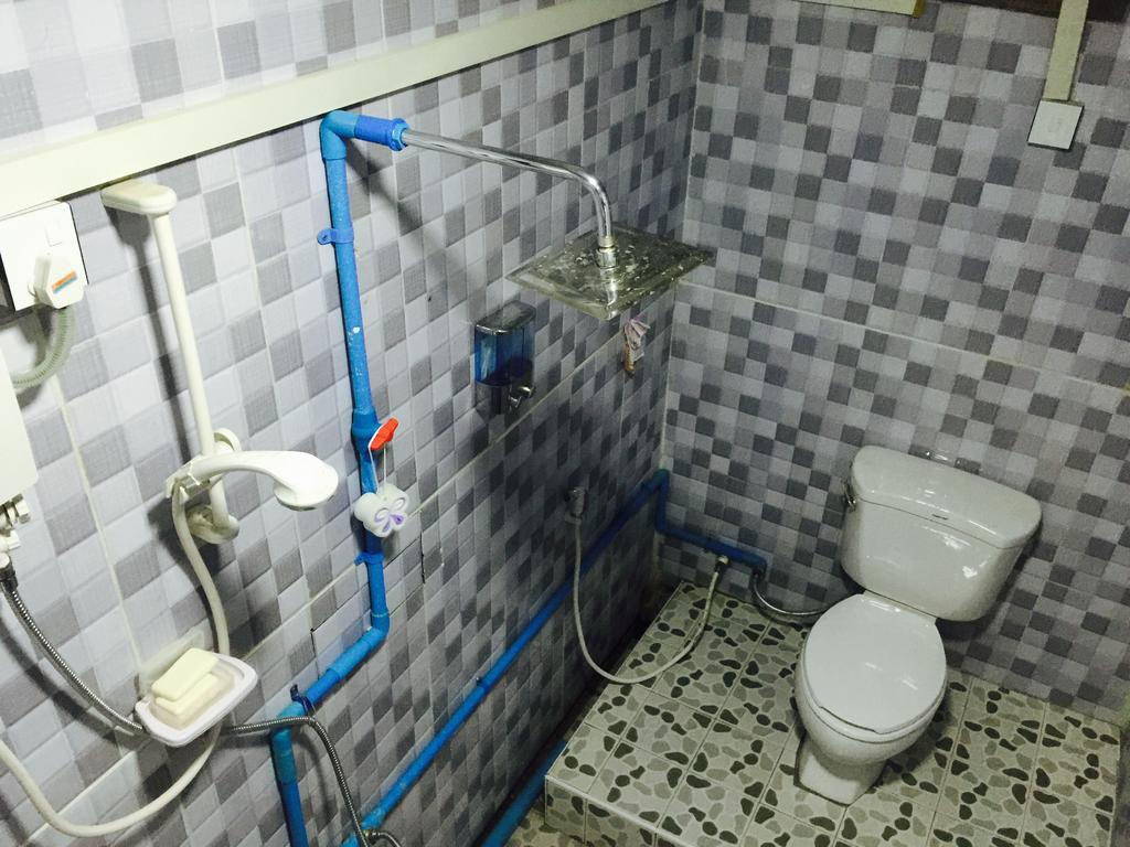Everest Hotel Янгон Экстерьер фото