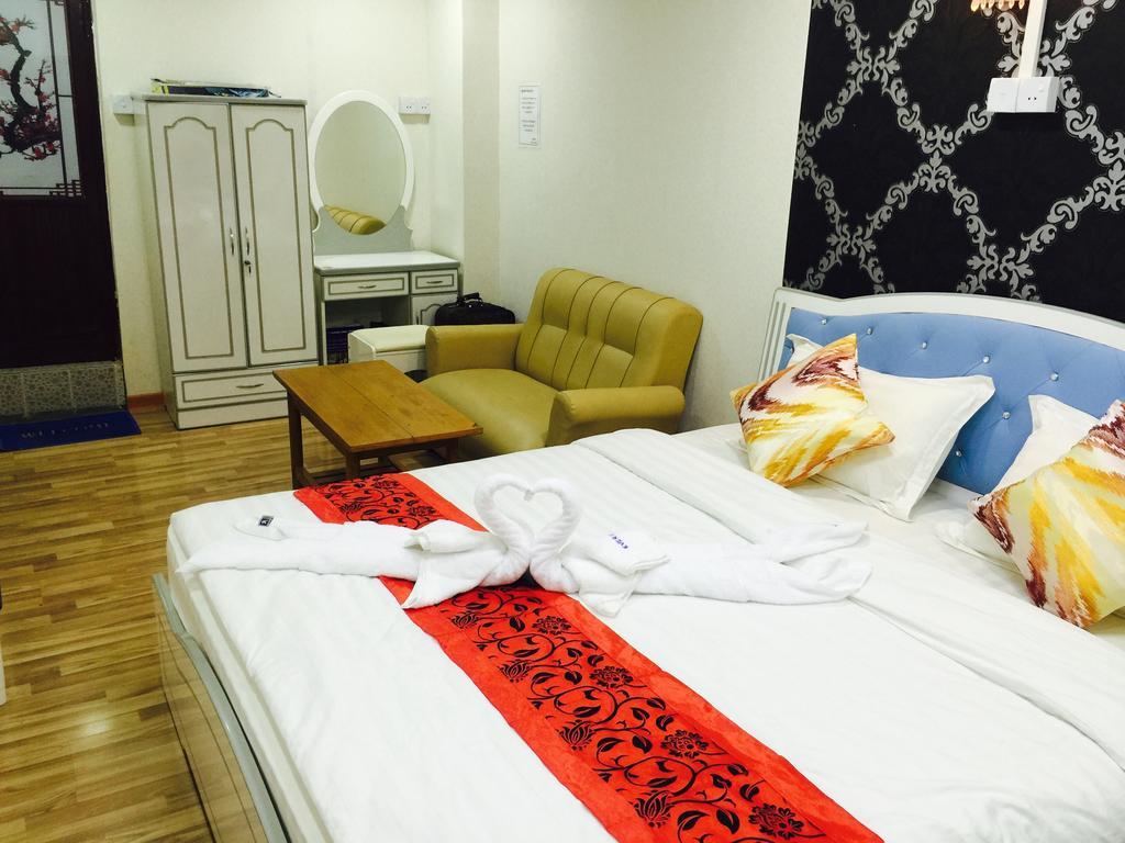 Everest Hotel Янгон Экстерьер фото