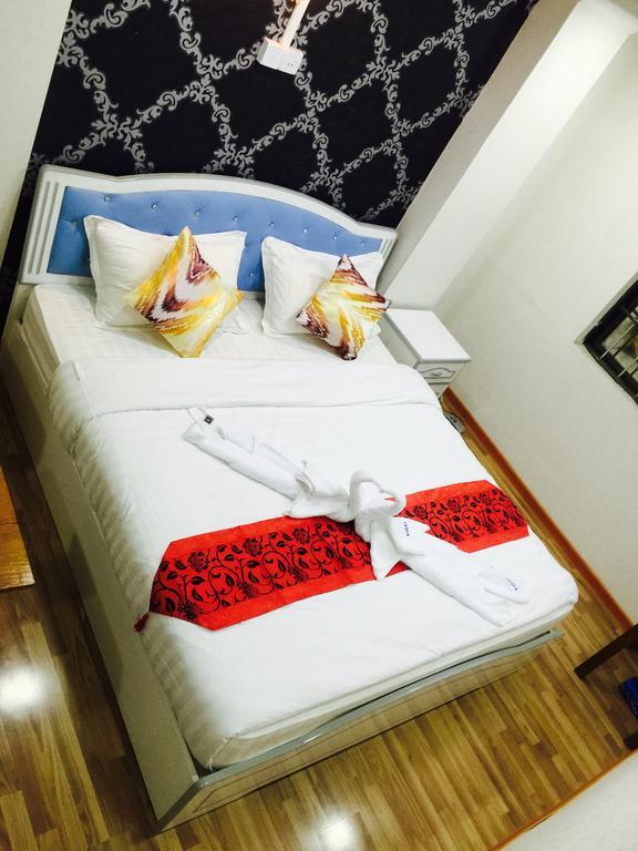 Everest Hotel Янгон Экстерьер фото