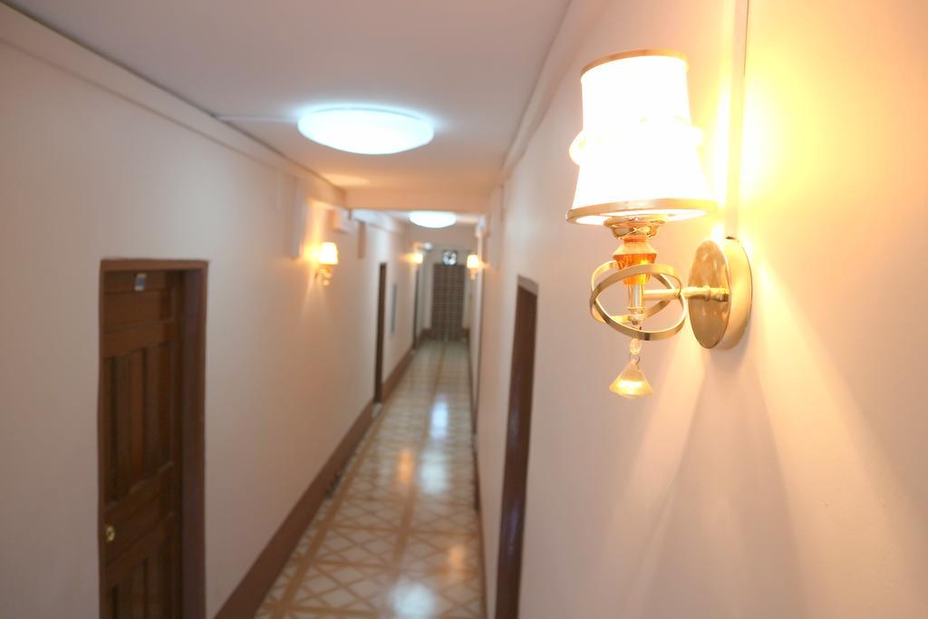Everest Hotel Янгон Экстерьер фото